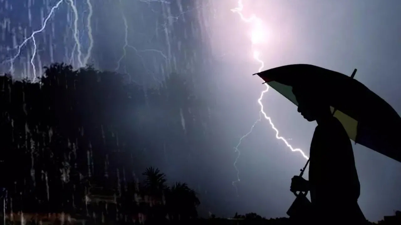 সারাদেশে বজ্রবৃষ্টি সতর্কতা, ঝুঁকি বেশি চট্টগ্রামে